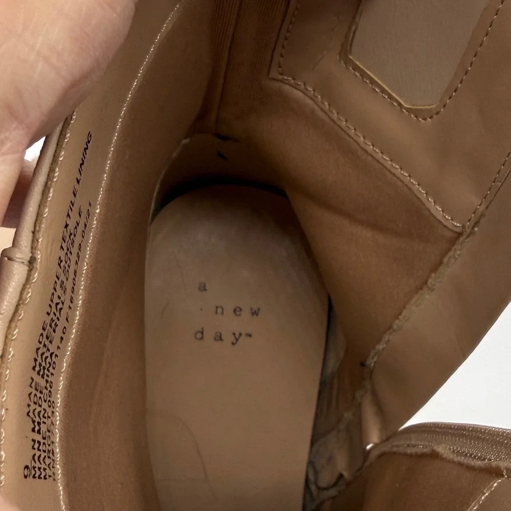 Ankle Boots Women 9 Beige‎ Block Heel Side Zip Round Toe Minimalist Casual